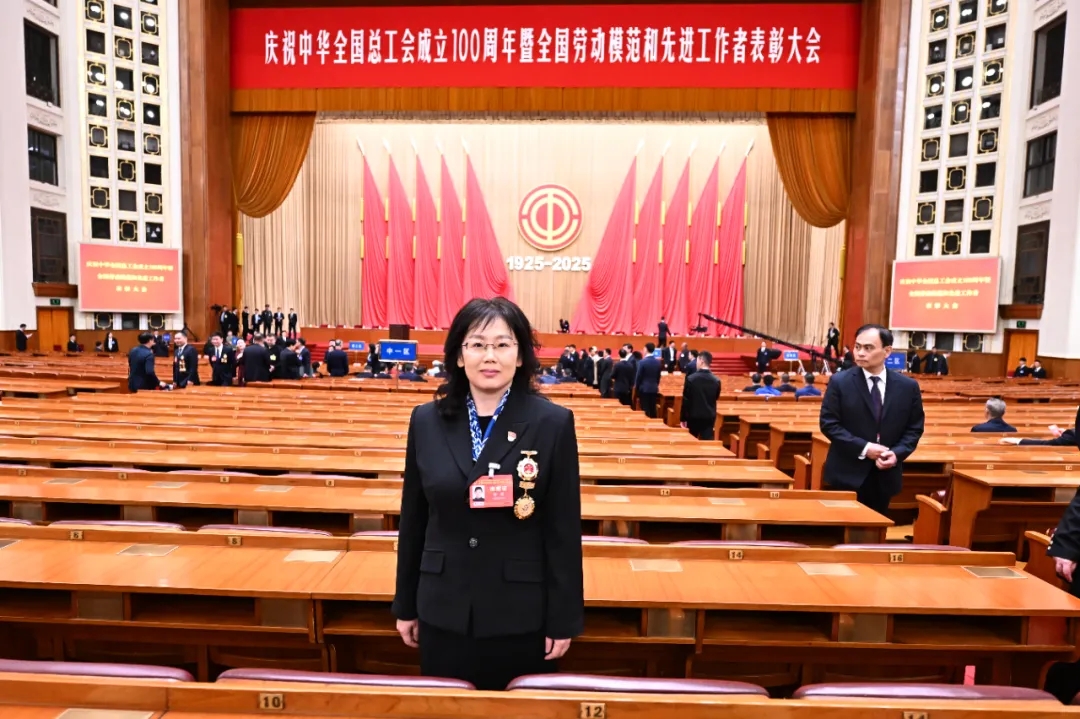 齊欣榮獲全國先進(jìn)工作者稱號